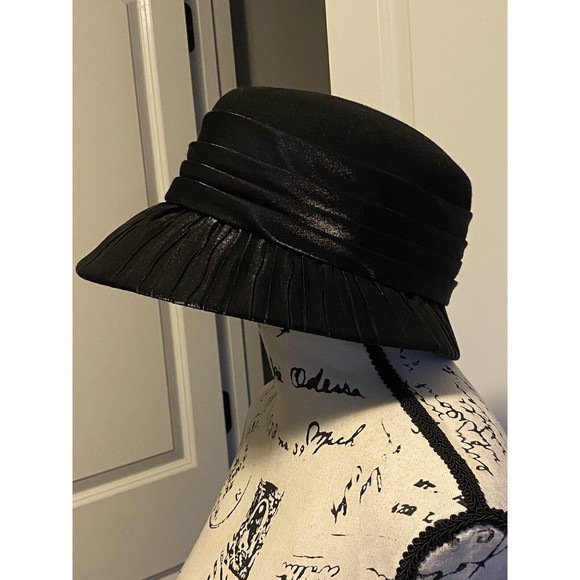 Vintage Toucan New York  Women’s Black Hat 100% Wool & Silk EUC main image 5